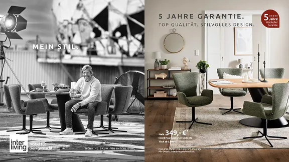 Werbung für Interliving Möbel mit stilvollen Esszimmerstühlen. Links sitzt ein Mann, rechts moderne Tisch-Szenerie. 5 Jahre Garantie.